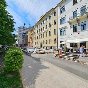  Apartment Gea Tour As